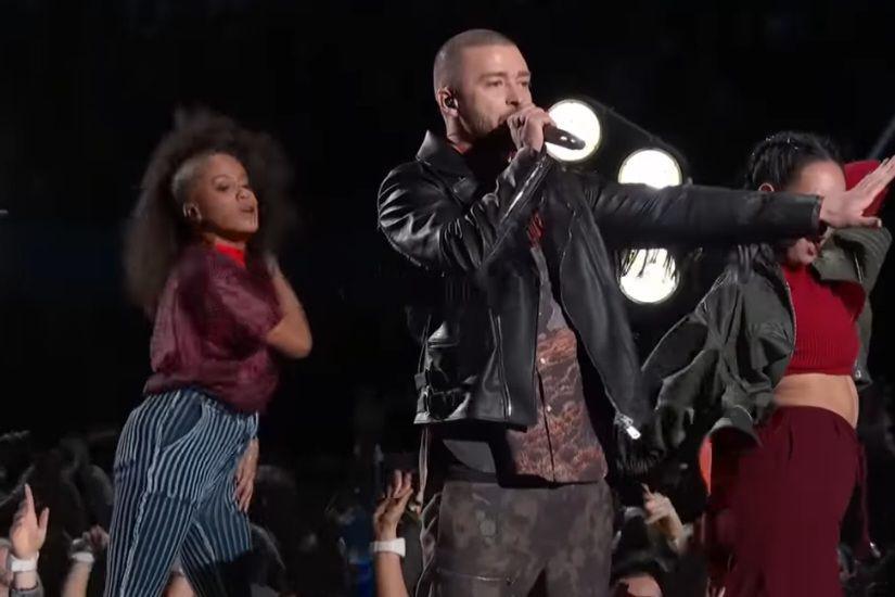 6 Penampilan Super Bowl Halftime Show Paling Kontroversial