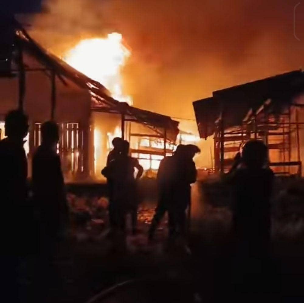 Puluhan Kios Pasar Pagi Betung Terbakar, Barang Pedagang ikut Hangus