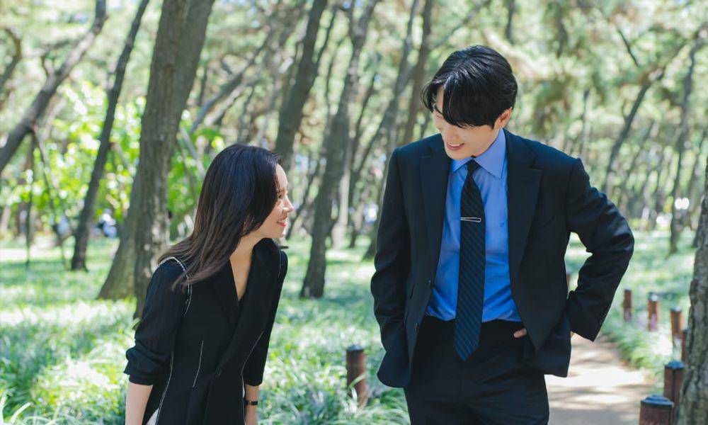 Han Ji Min dan Lee Jun Hyuk di KDrama Love Scout (dok.SBS/Love Scout)