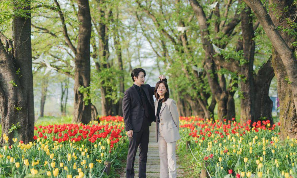 Han Ji Min dan Lee Jun Hyuk di KDrama Love Scout (dok.SBS/Love Scout)