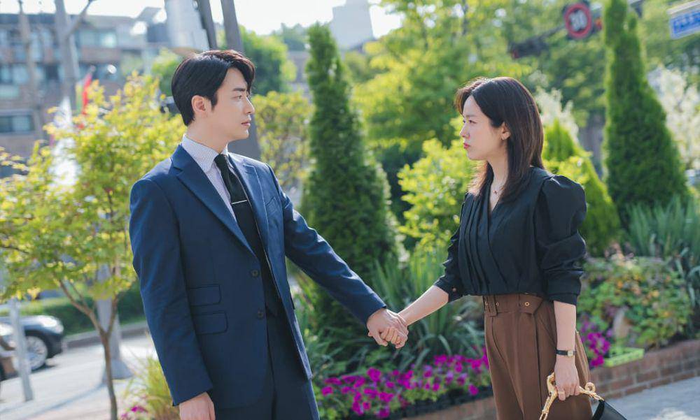 Han Ji Min dan Lee Jun Hyuk di KDrama Love Scout (dok.SBS/Love Scout)