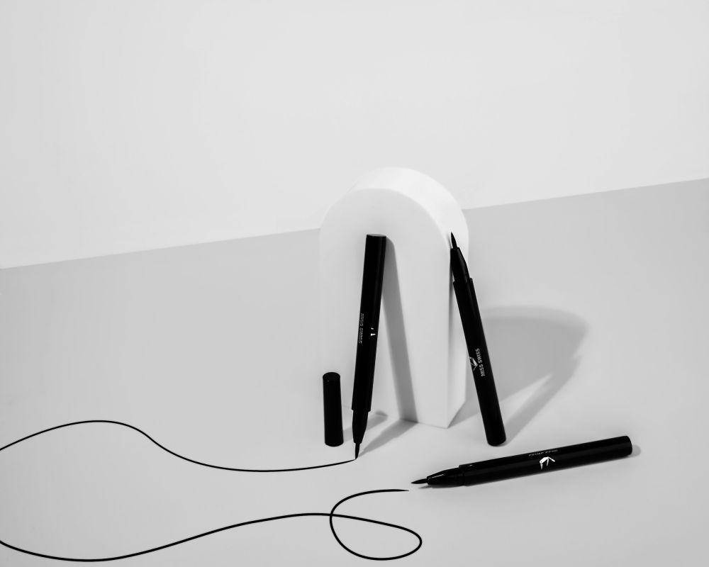 ilustrasi eyeliner (unsplash.com/Ashley Piszek)