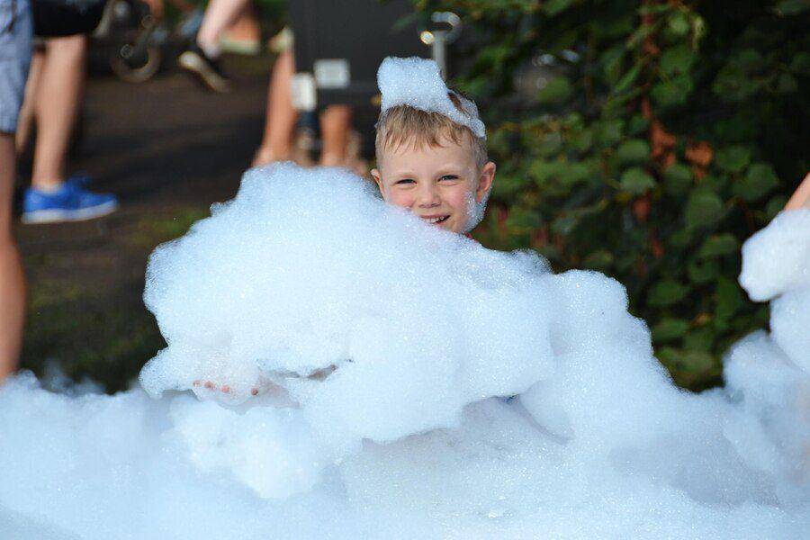 Ilustrasi foam run. (freepik.com/user34805472)