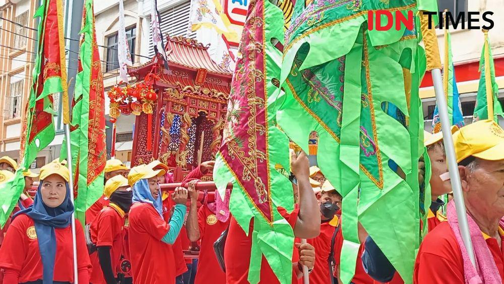 Arak-arakan Dewa Dewi, Kemeriahan Tahun Baru Imlek di Makassar