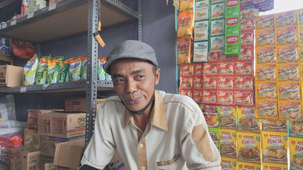Iyan pedagang gas ecer di Way Dadi Bandar Lampung. (IDN Times/Muhaimin)