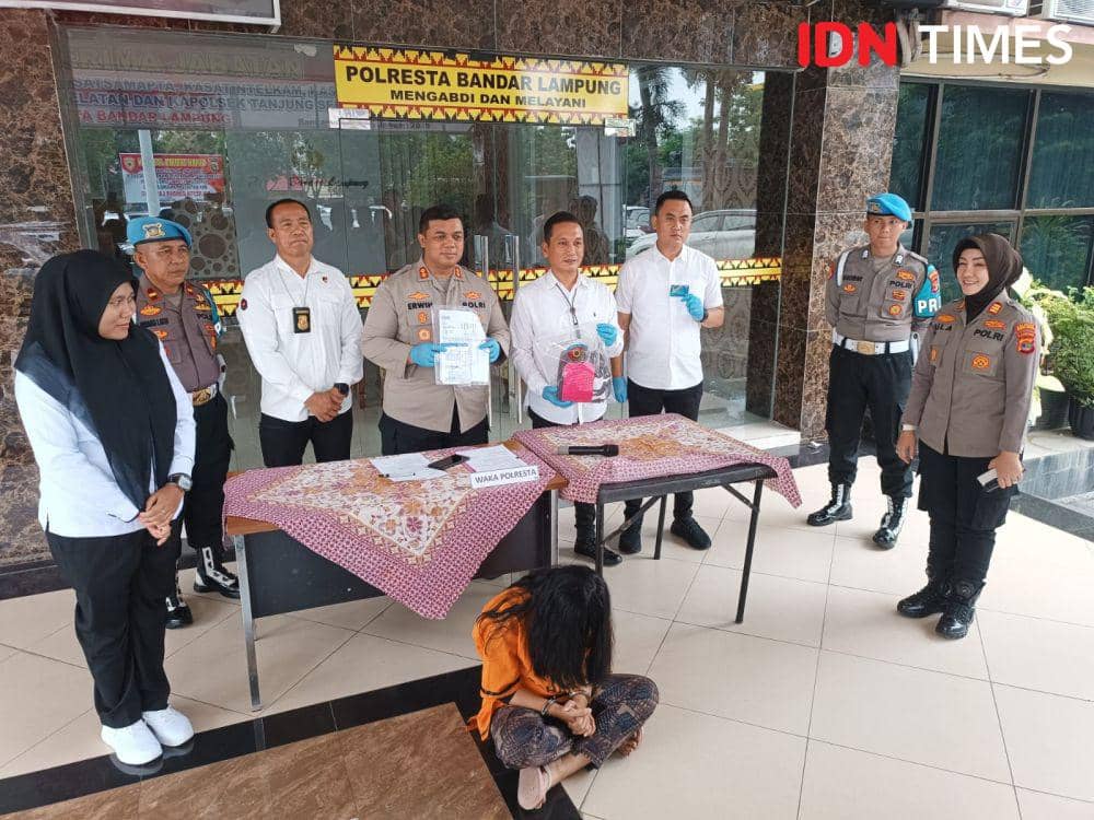 Ungkap kasus pencurian uang ATM korban rugi Rp76,8 juta di Bandar Lampung. (IDN Times/Tama Yudha Wiguna).
