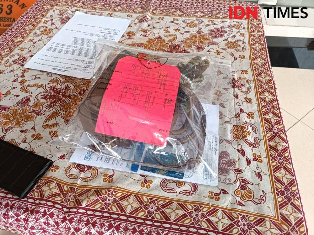 Ungkap kasus pencurian uang ATM korban rugi Rp76,8 juta di Bandar Lampung. (IDN Times/Tama Yudha Wiguna).