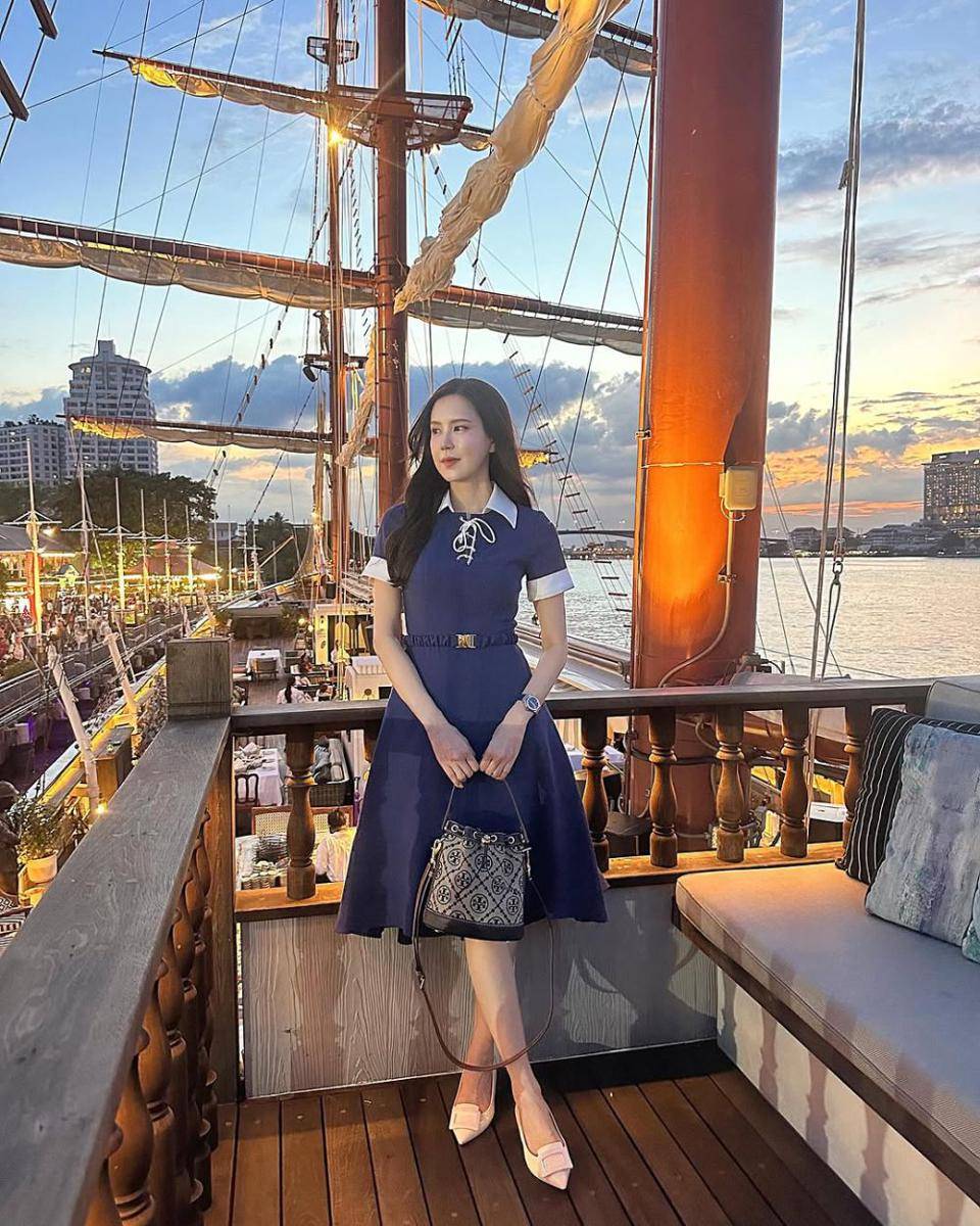 potret ide dress kerah ala Jeab Pijittra (instagram.com/jeab_pijittra)