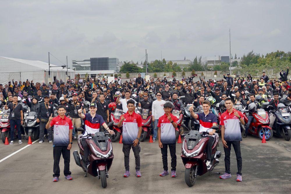 Ratusan Pemilik Honda PCX Bertemu Langsung Pembalap MotoGP