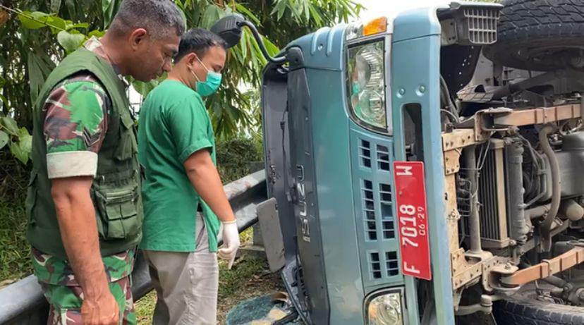 Minibus Rombongan Dekan Unsur Cianjur Terguling di Sukabumi