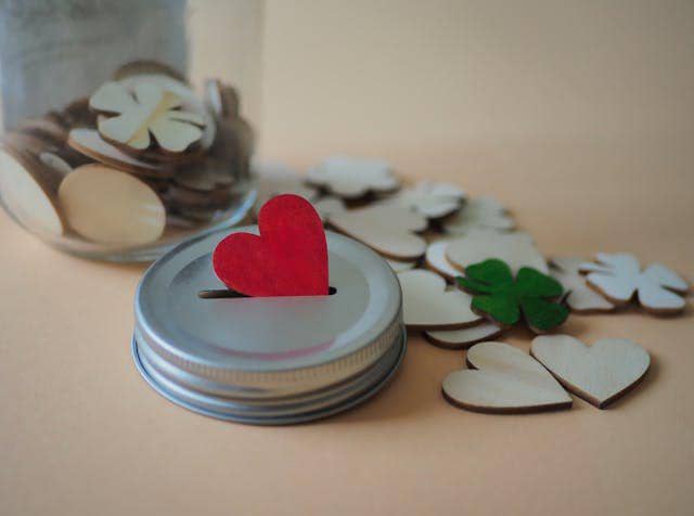 ilustrasi jar of love (pexels.com/Beate Vogl)