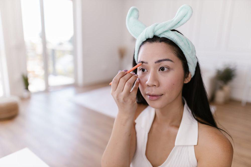6 Look Makeup Buat Si Cewek Manis yang Mau Tampil Lebih Playful