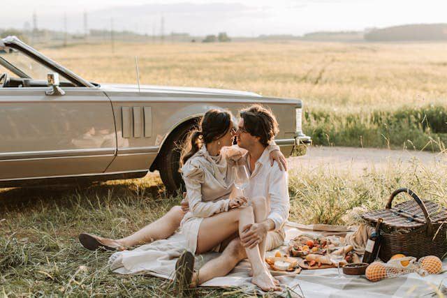 ilustrasi piknik romantis (pexels.com/Vlada Karpovich)