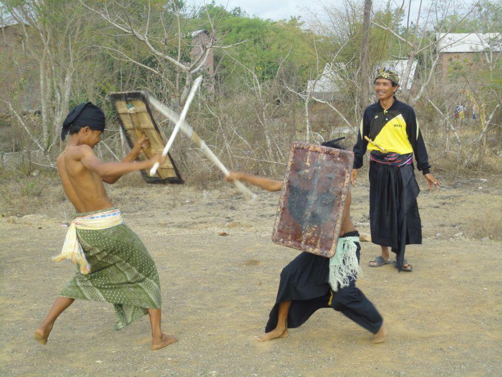 Senjata Tradisional dari Provinsi NTB yang Dipakai sejak Dulu