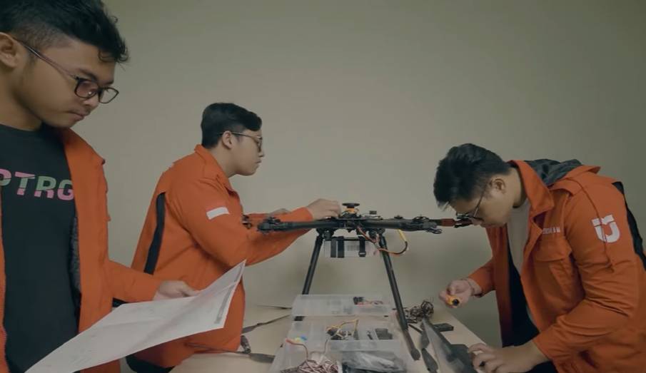 ilustrasi mahasiswa mahasiswa Telkom University yang melakukan riset (youtube.com/Telkom University)