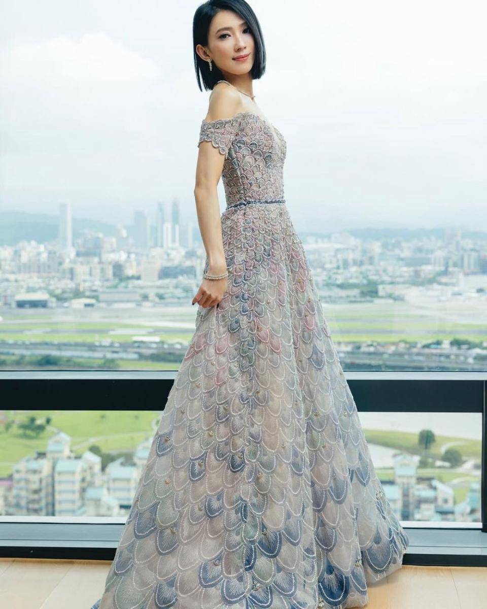 OOTD ala Penny Tai, Penyanyi OST Meteor Garden (instagram.com/pennyxtai)