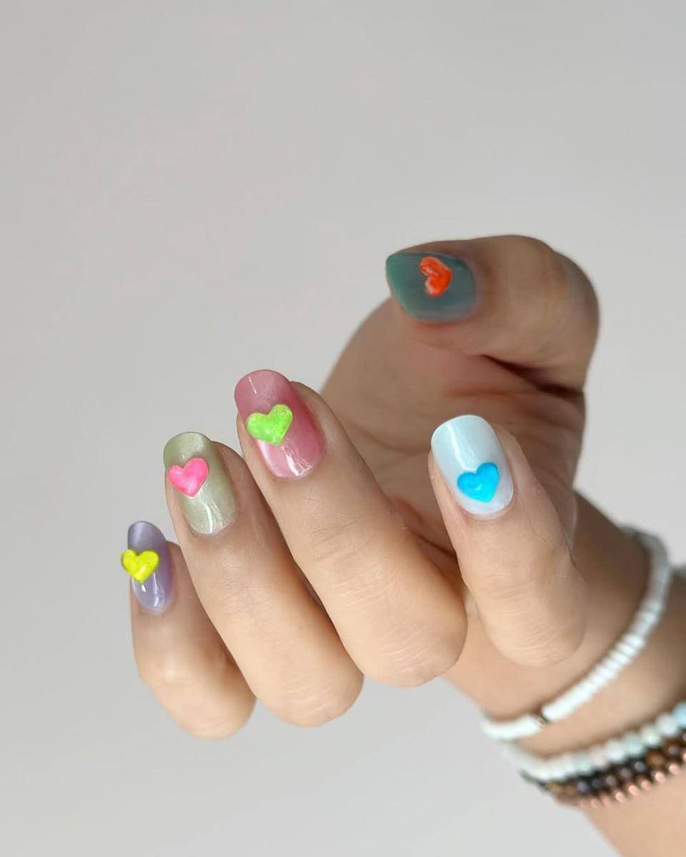 Ide nail art (instagram.com/thehangedit)