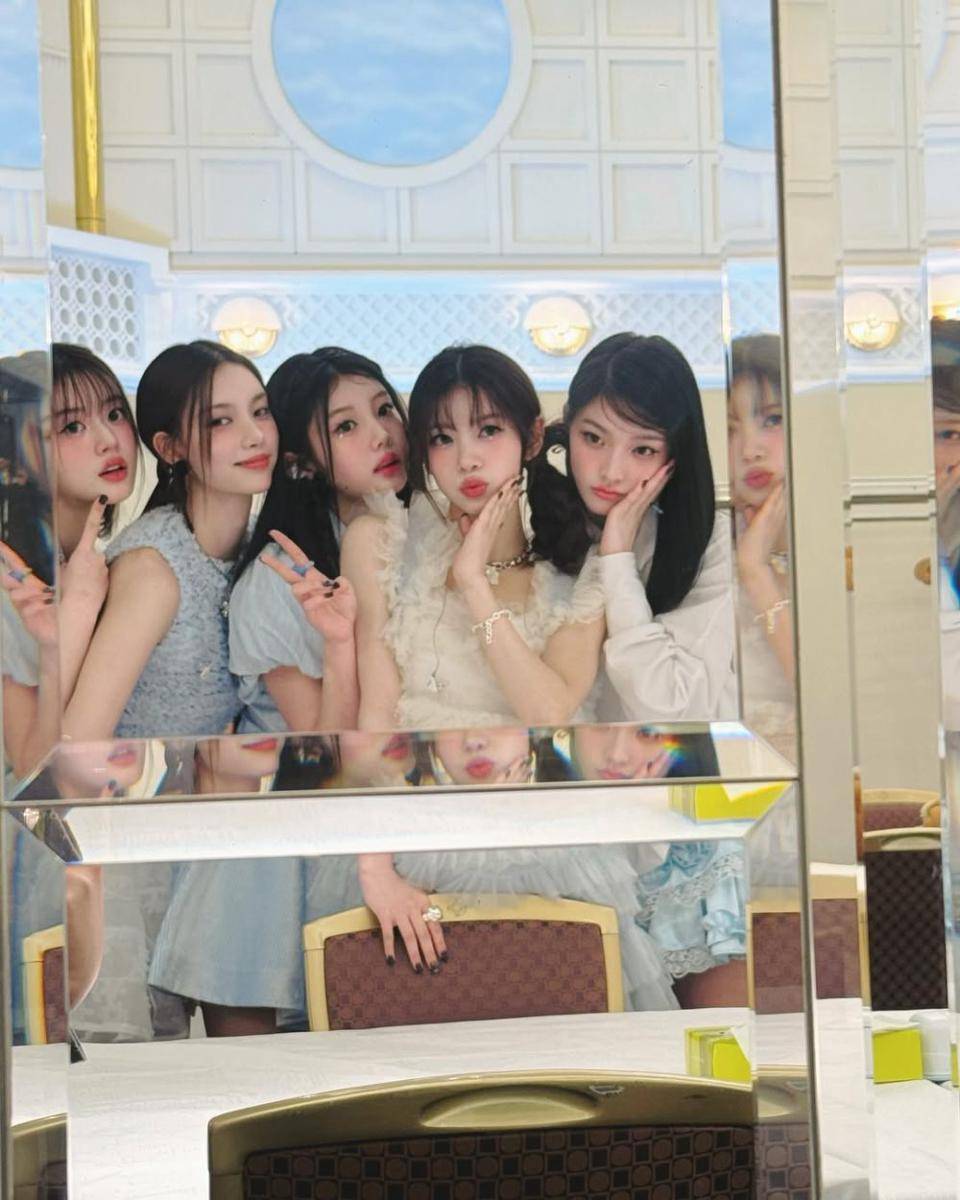 ILLIT (instagram.com/illit_official)