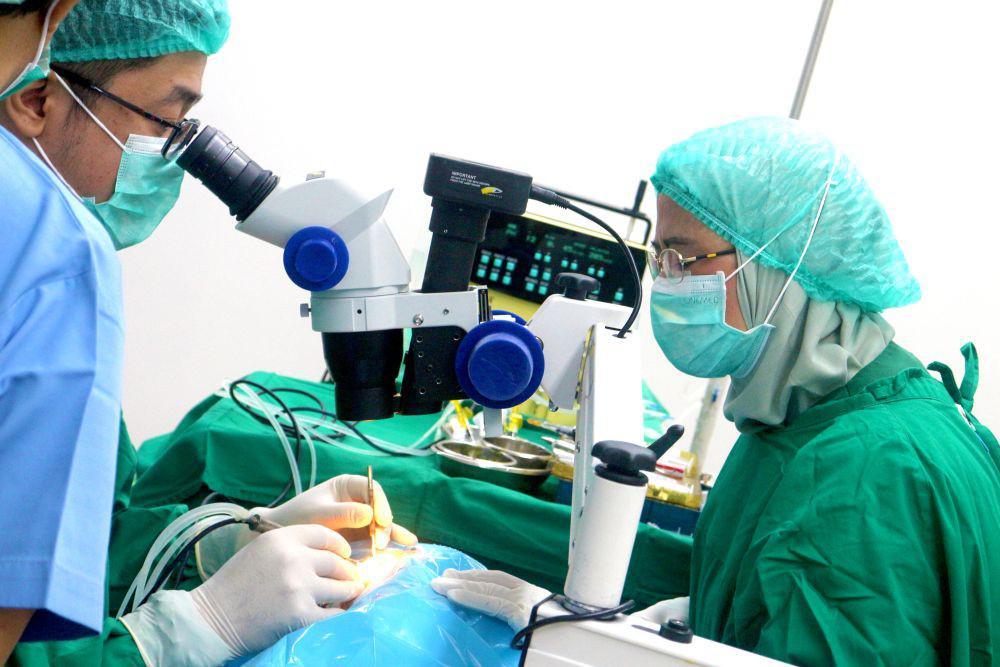 Eka Hospital, Perdami Bekasi, dan YARSI Gelar Operasi Katarak Gratis