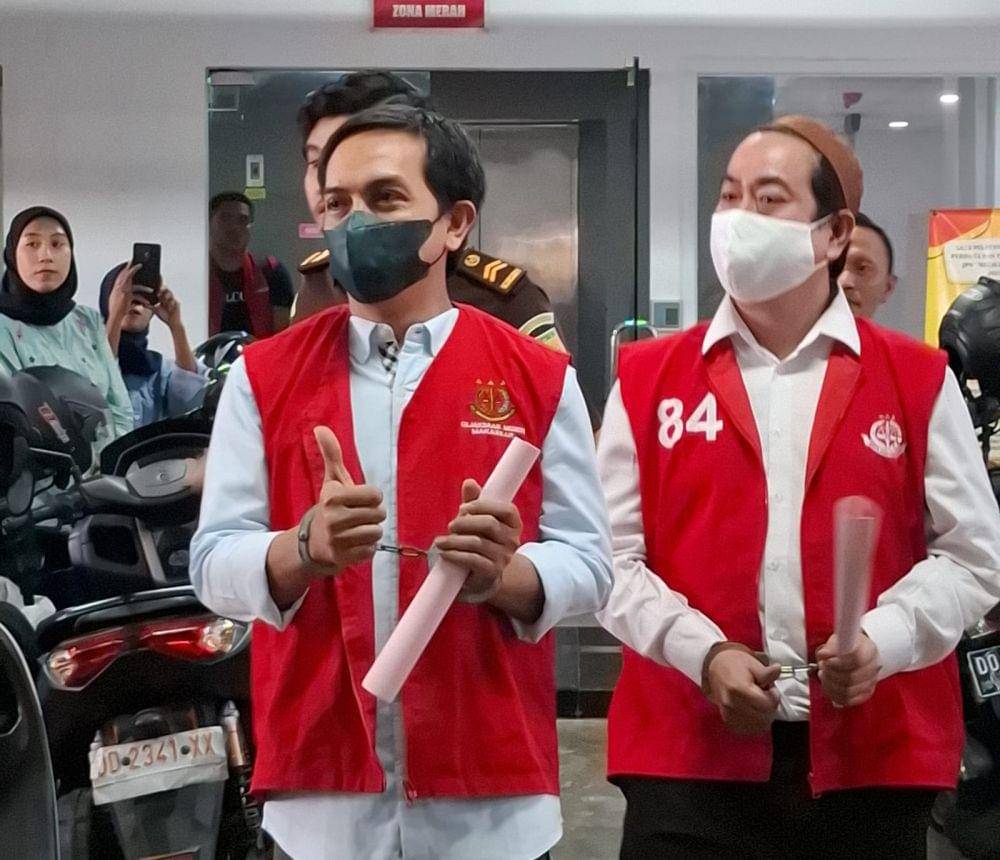 Tersangka kasus skincare merkuri di Makassar, Mira Hayati, diserahkan ke JPU, Senin (3/2/2025). IDN Times/Darsil Yahya