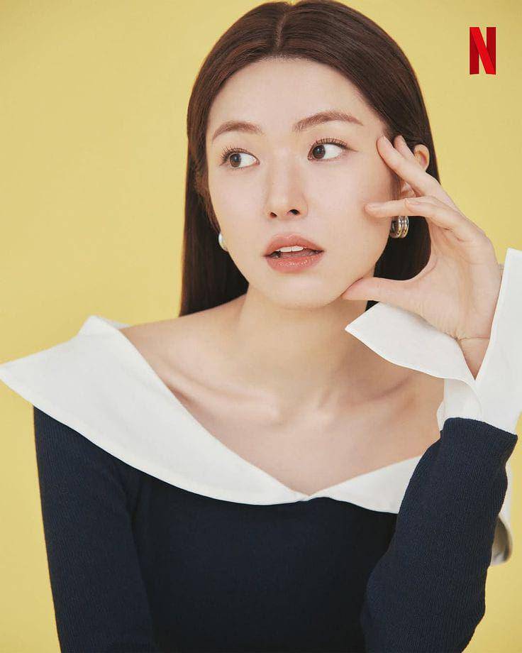 Ahn Ha Young sebagai Cheon Jang Mi (instagram.com/netflixkr)