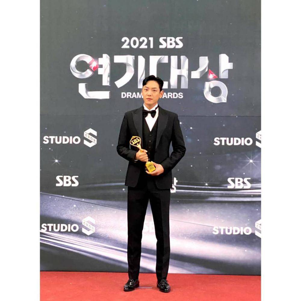 Kwak Si Yang (instagram.com/siyang87k)