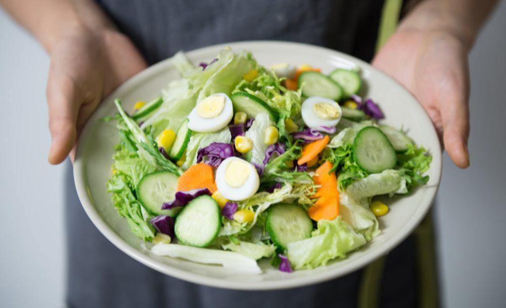 Berapa Lama Salad Sayur Bertahan di Kulkas?