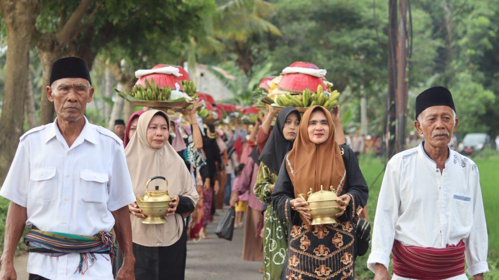 'Nyelamet Dowong', Ritual Adat Sasak Demi Swasembada Pangan 2025