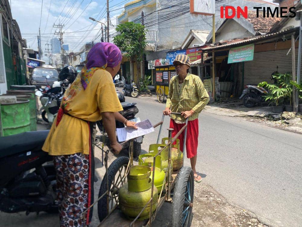 Salah Satu Pangkalan LPG 3 Kg di Surabaya Ini Sempat Terjadi Antrean