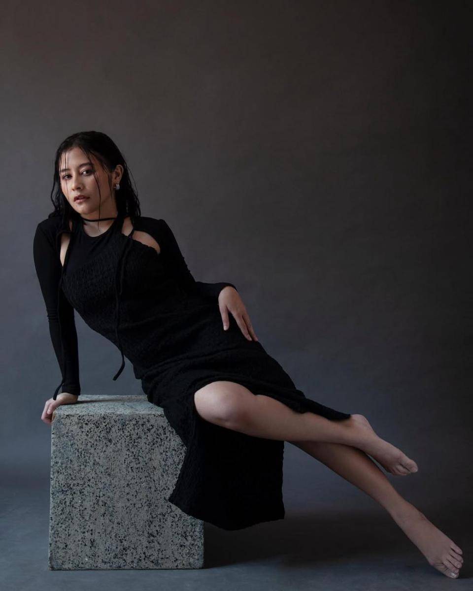ragam dress pesta hitam ala Prilly Latuconsina (instagram.com/prillylatuconsina96)