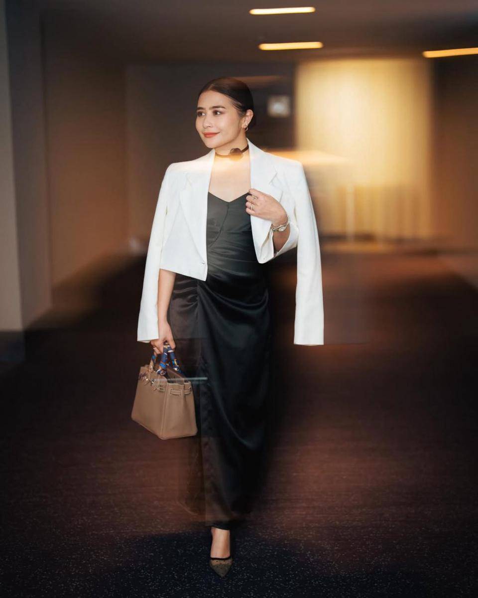 ragam dress pesta hitam ala Prilly Latuconsina (instagram.com/prillylatuconsina96)