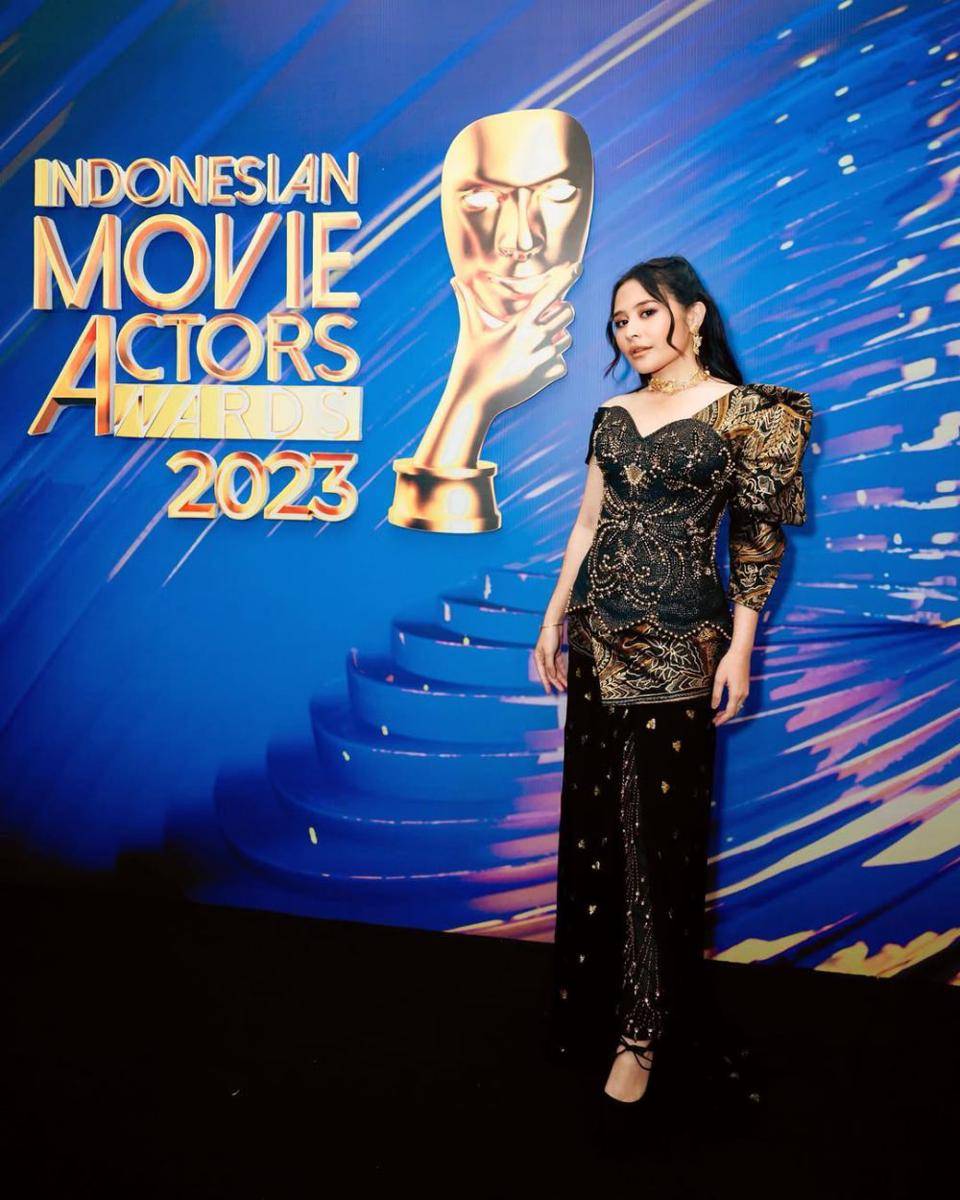 ragam dress pesta hitam ala Prilly Latuconsina (instagram.com/prillylatuconsina96)