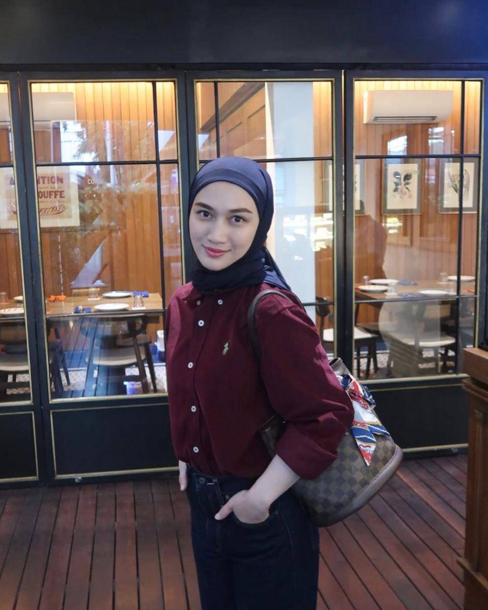 gaya outfit hangout ala Melody Laksani (instagram.com/melodylaksani92)