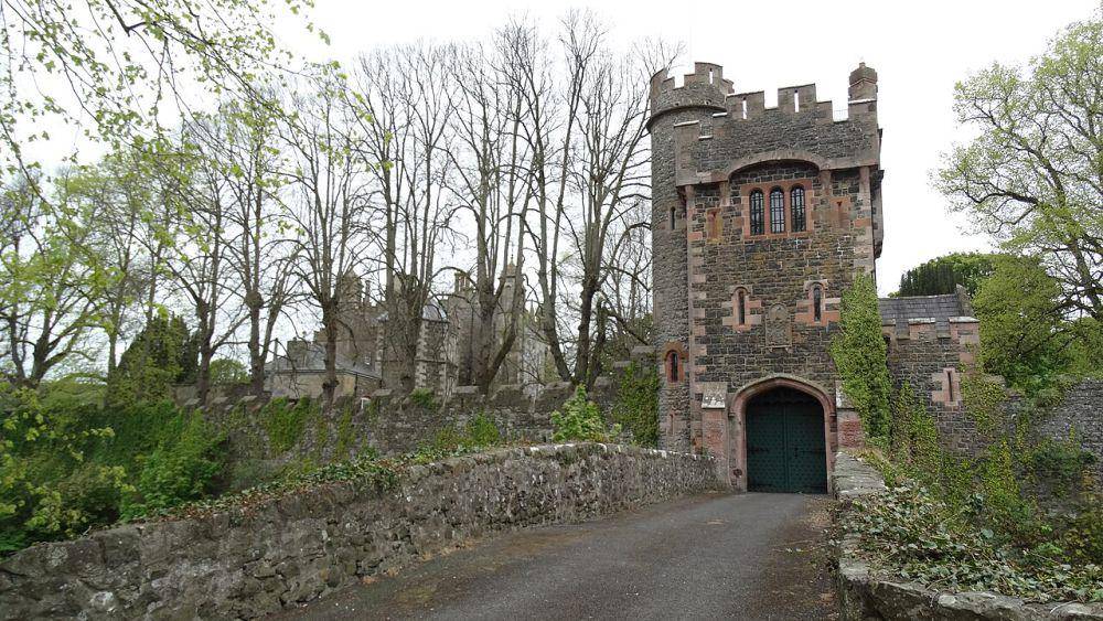 Glenarm Castle (commons.wikimedia.org/Colin Park)