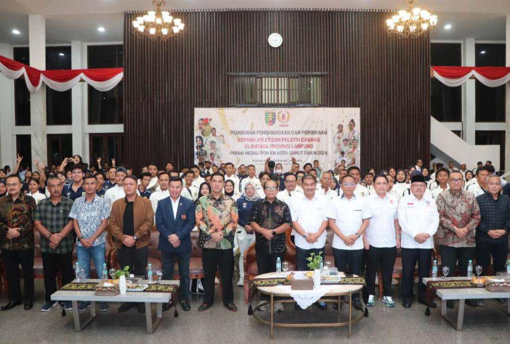 Pemprov Lampung menyalurkan bonus atlet dan pelatih peraih medali di PON 2024. (Dok. Pemprov Lampung).