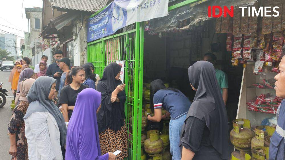 Suasana Toko Abdul, pangkalan LPG 3 kg yang didatangi Bahlil (IDN Times/Yosafat Diva Bayu Wisesa)
