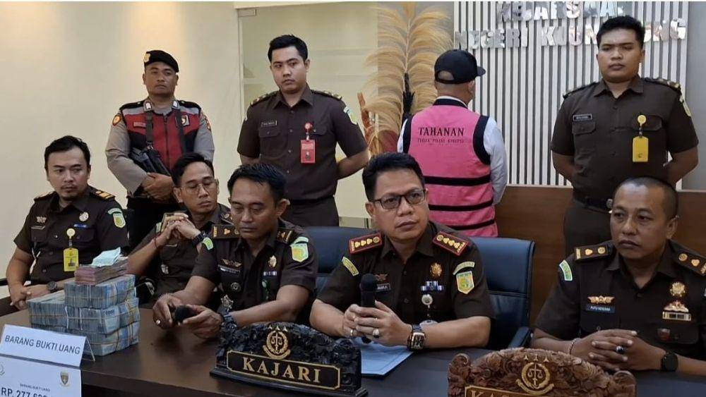Kejari Klungkung menyampaikan pengembalian uang kerugian negara. (Dok. IDN Times/istimewa)