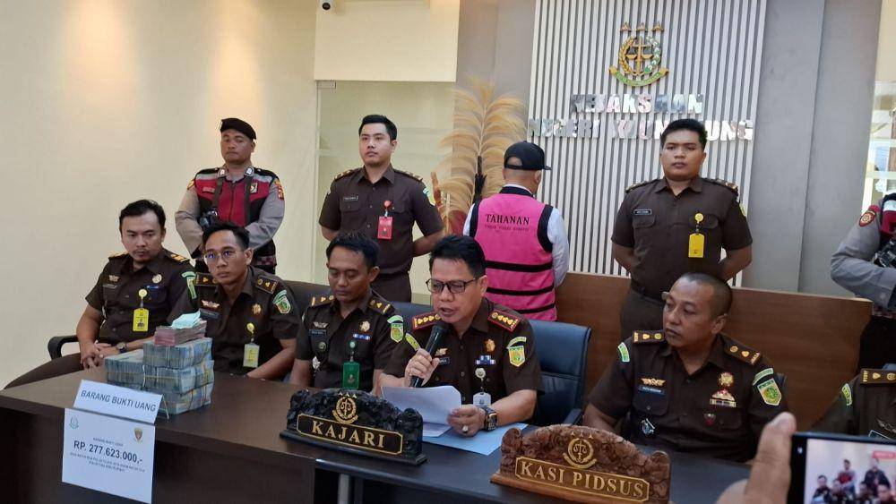 Kejari Klungkung menyampaikan pengembalian uang kerugian negara. (Dok. IDN Times/istimewa)
