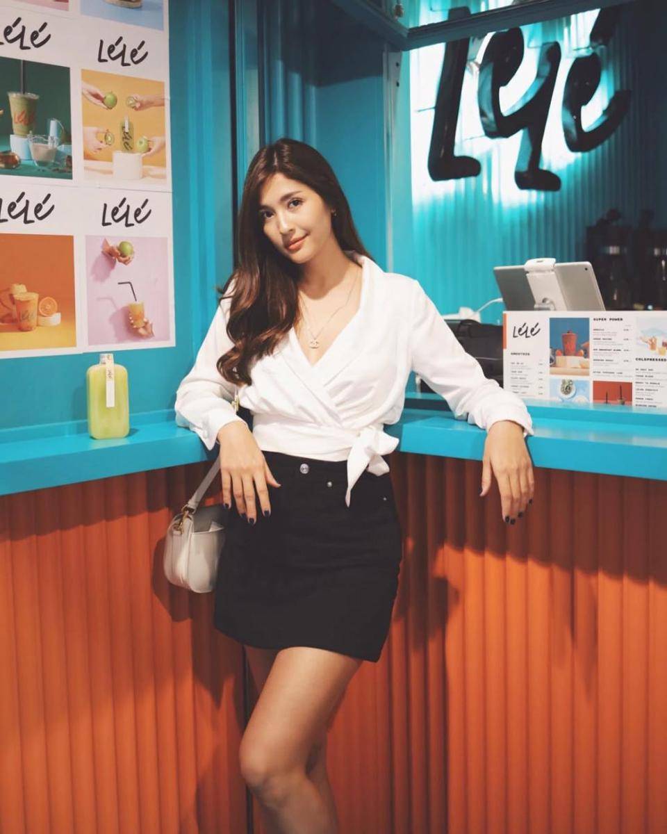 potret ide OOTD pakai rok ala Marie Broenner (instagram.com/marie_broenner)