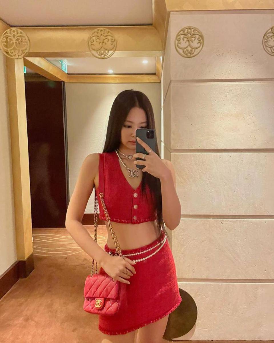referensi outfit one set ala Jennie BLACKPINK (instagram.com/jennierubyjane)