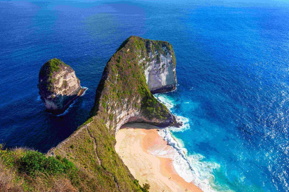 Ilustrasi Objek Wisata Nusa Penida (freepik.com/tawatchai07)