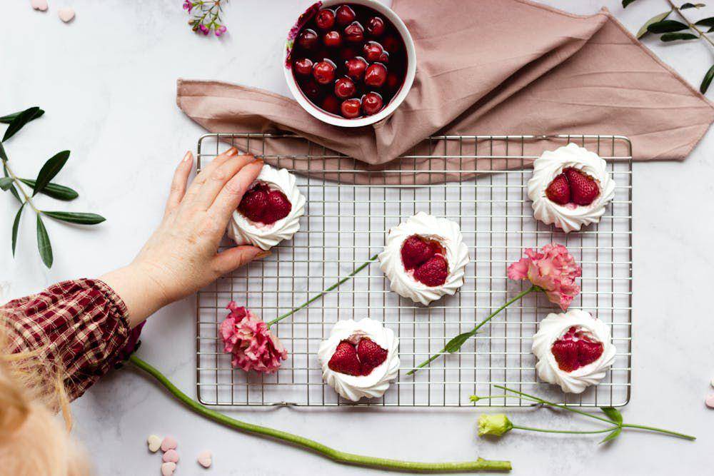 ilustrasi menghias pavlova (pexels.com/Micheile Henderson)