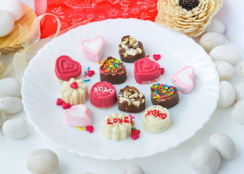 ilustrasi cokelat valentine berbentuk hati (pexels.com/studio ani raja)