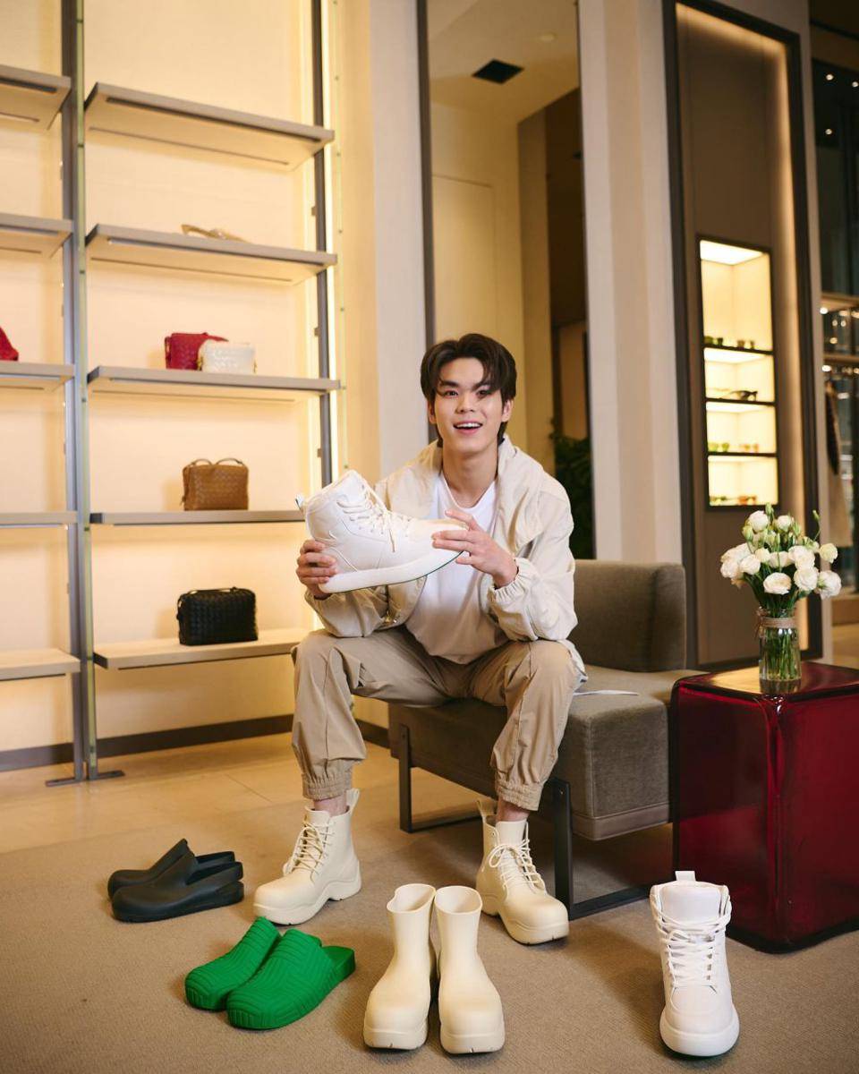 OOTD pakai hoodie ala Ping Krittanun (instagram.com/ping_krittanun)