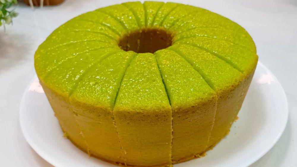 bolu klemben basah pandan (YouTube.com/DAPUR SEDERHANA TIKA)