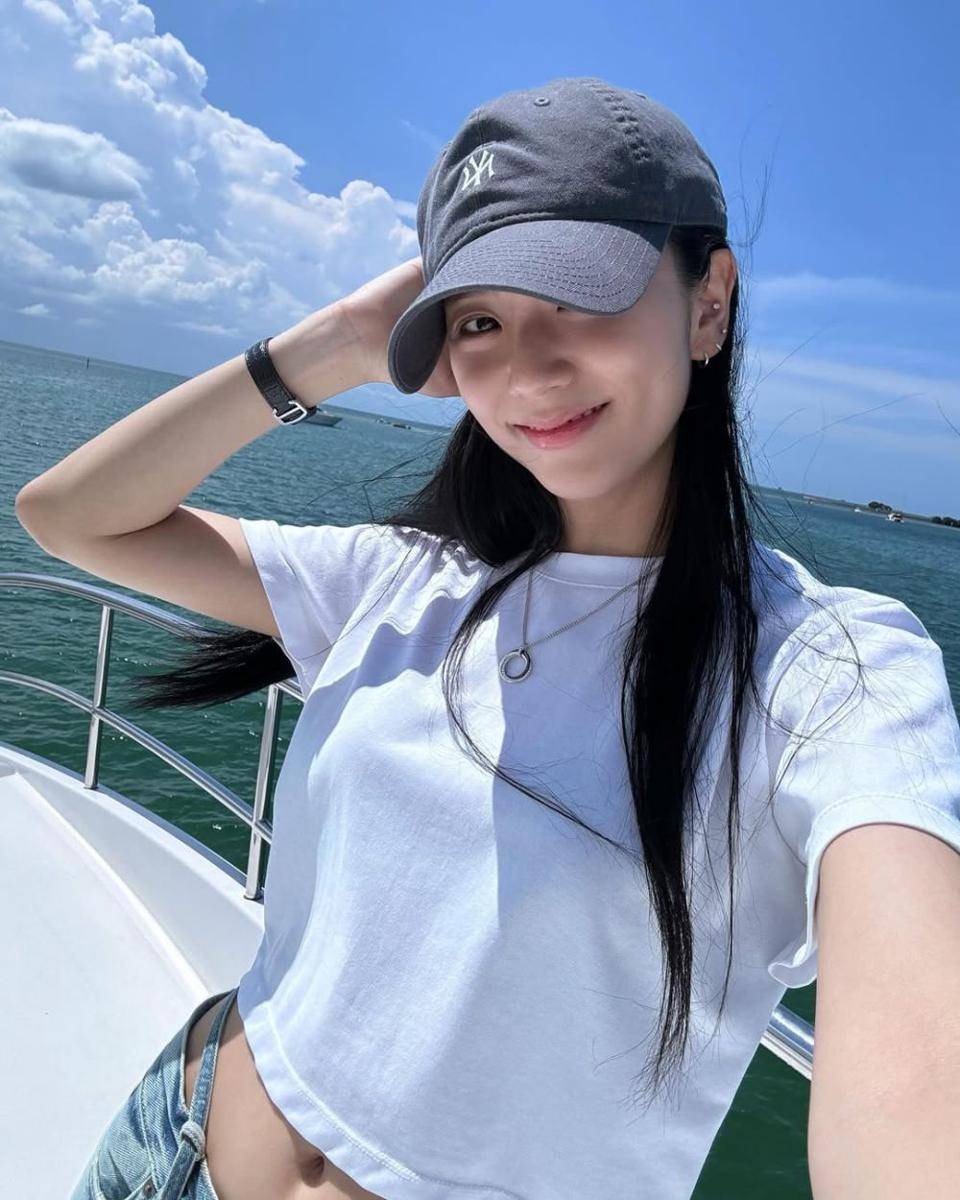 Jisoo BLACKPINK (instagram.com/sooyaaa__)