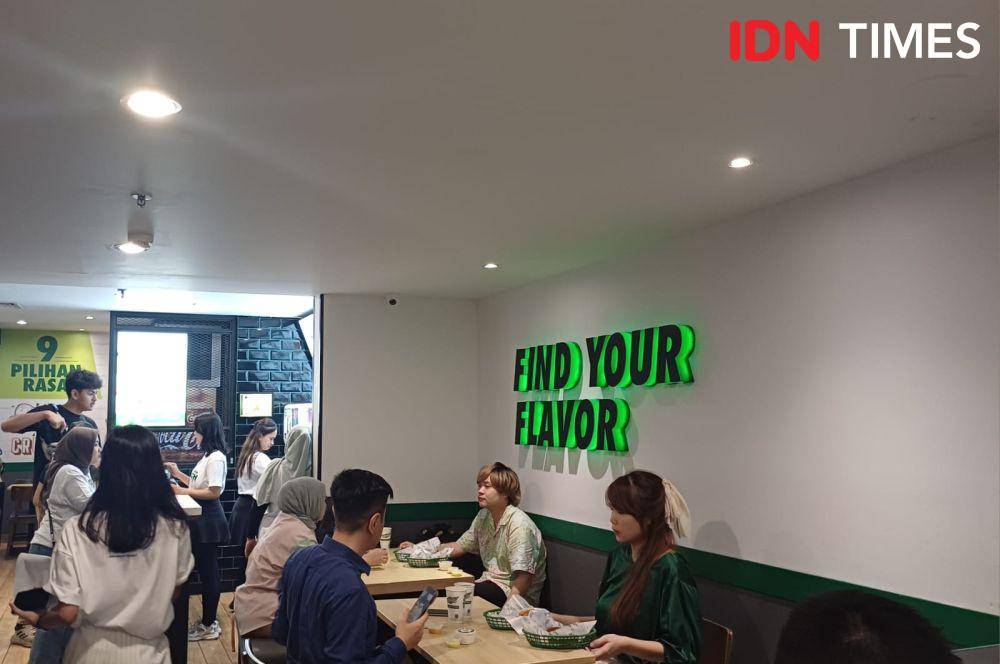 Potret suasana di Wingstop, Blok M Plaza, Jakarta Selatan (IDN Times/Dhiya Awlia Azzahra)