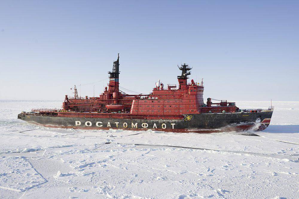 potret kapal pemecah es Yamal di Laut Kara pada tahun 2015 silam (commons.wikimedia.org/Tuomas Romu)