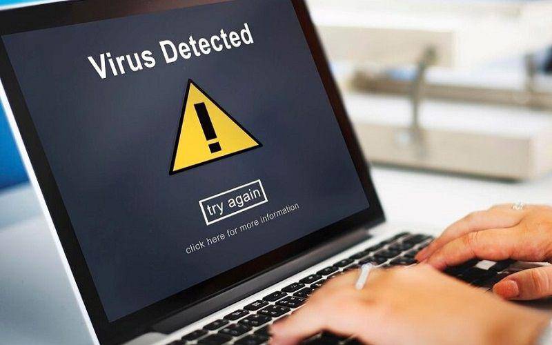 ilustrasi peringatan virus pada laptop (freepik.com/rawpixel.com)