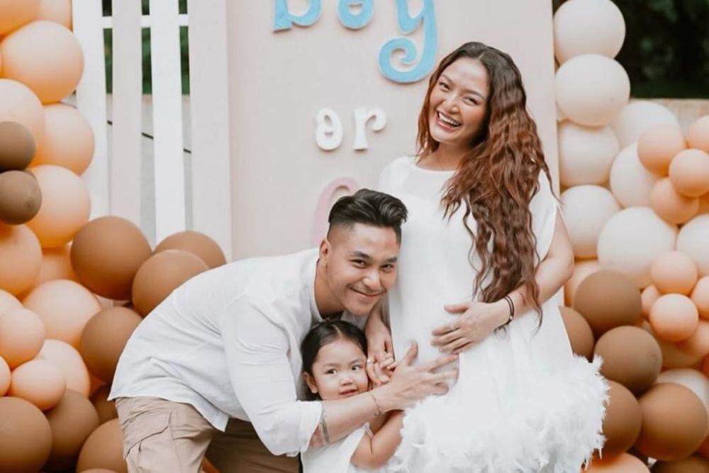 7 Potret Seru Gender Reveal Siti Badriah Hamil Anak Kedua, Syok Banget